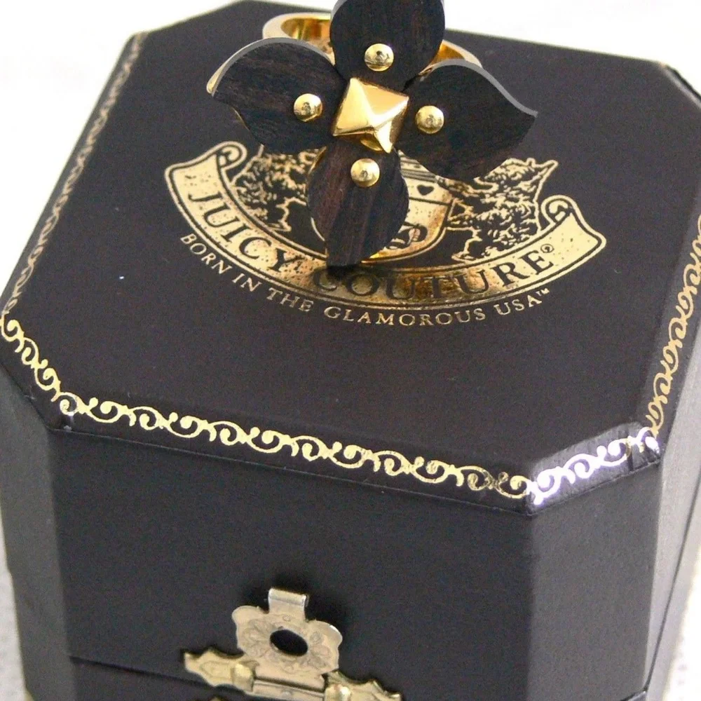 New  Original Juicy Couture Gold Wooden Flower Cocktail Ring
